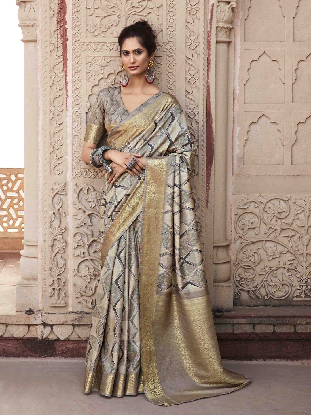 

Mitera Woven Design Zari Work Handloom Saree, Cream