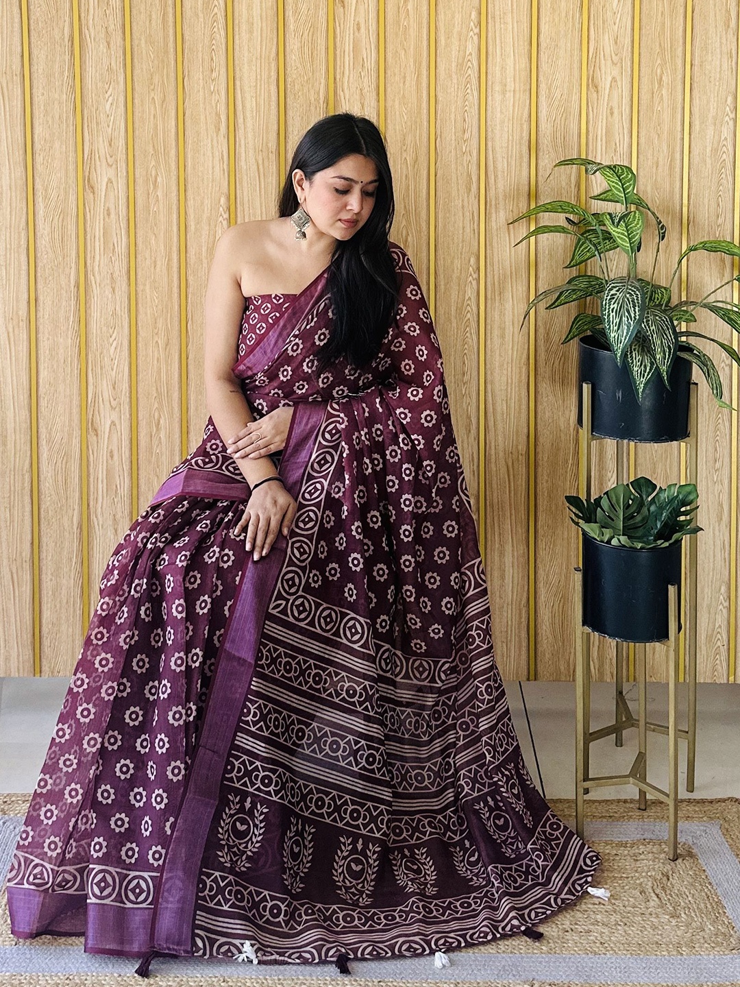 

Moda Rapido Floral Zari Saree, Brown