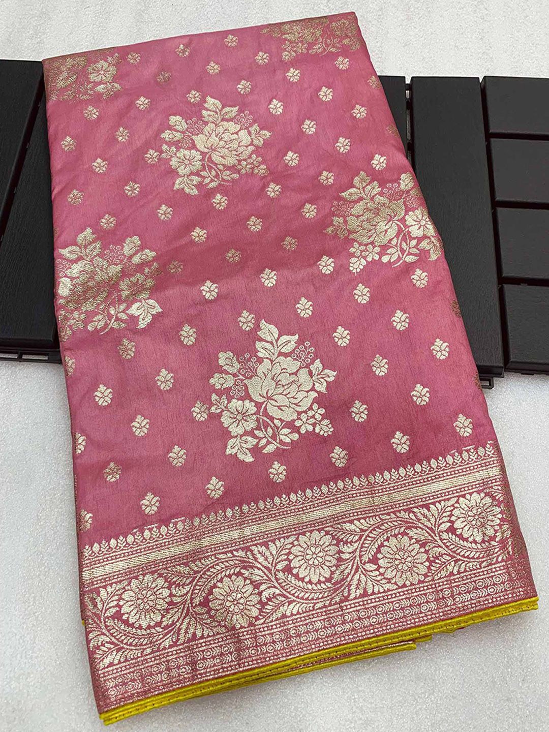 

Peachmode Woven Design Zari Silk Blend Saree, Pink
