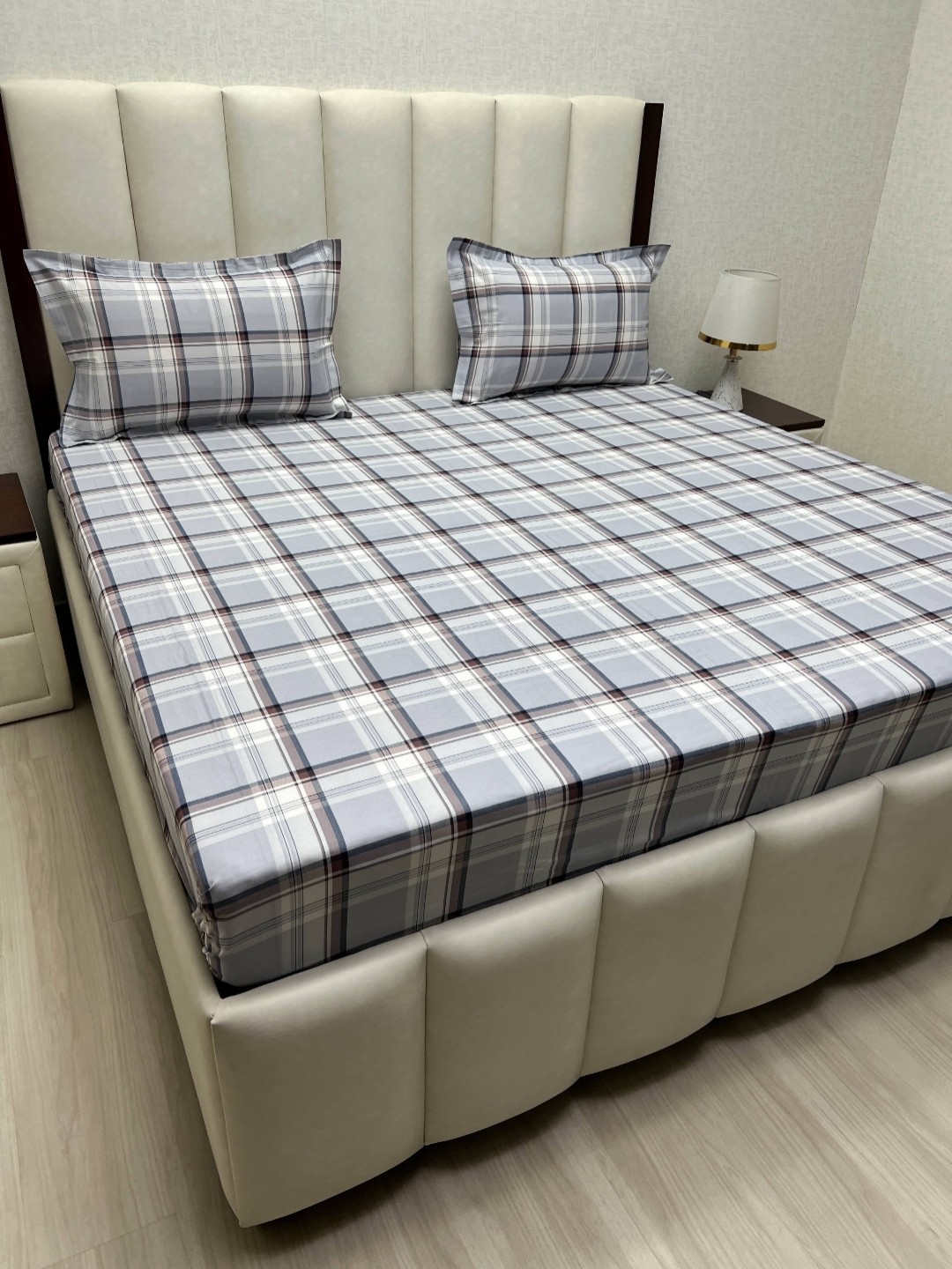 

Pure Decor Grey & White Geometric 330 TC King Bedsheet with 2 Pillow Covers