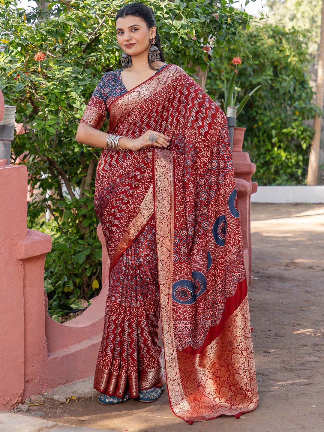 

Mitera Zari Sungudi Saree, Red