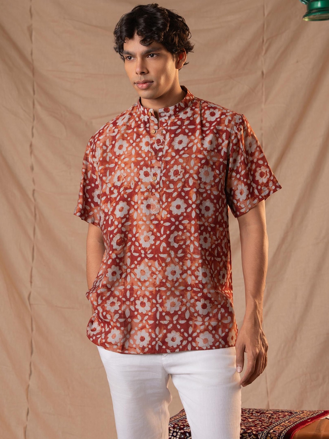 

5 Stitch Ethnic Motifs Printed Band Collar Short Kurta, Red