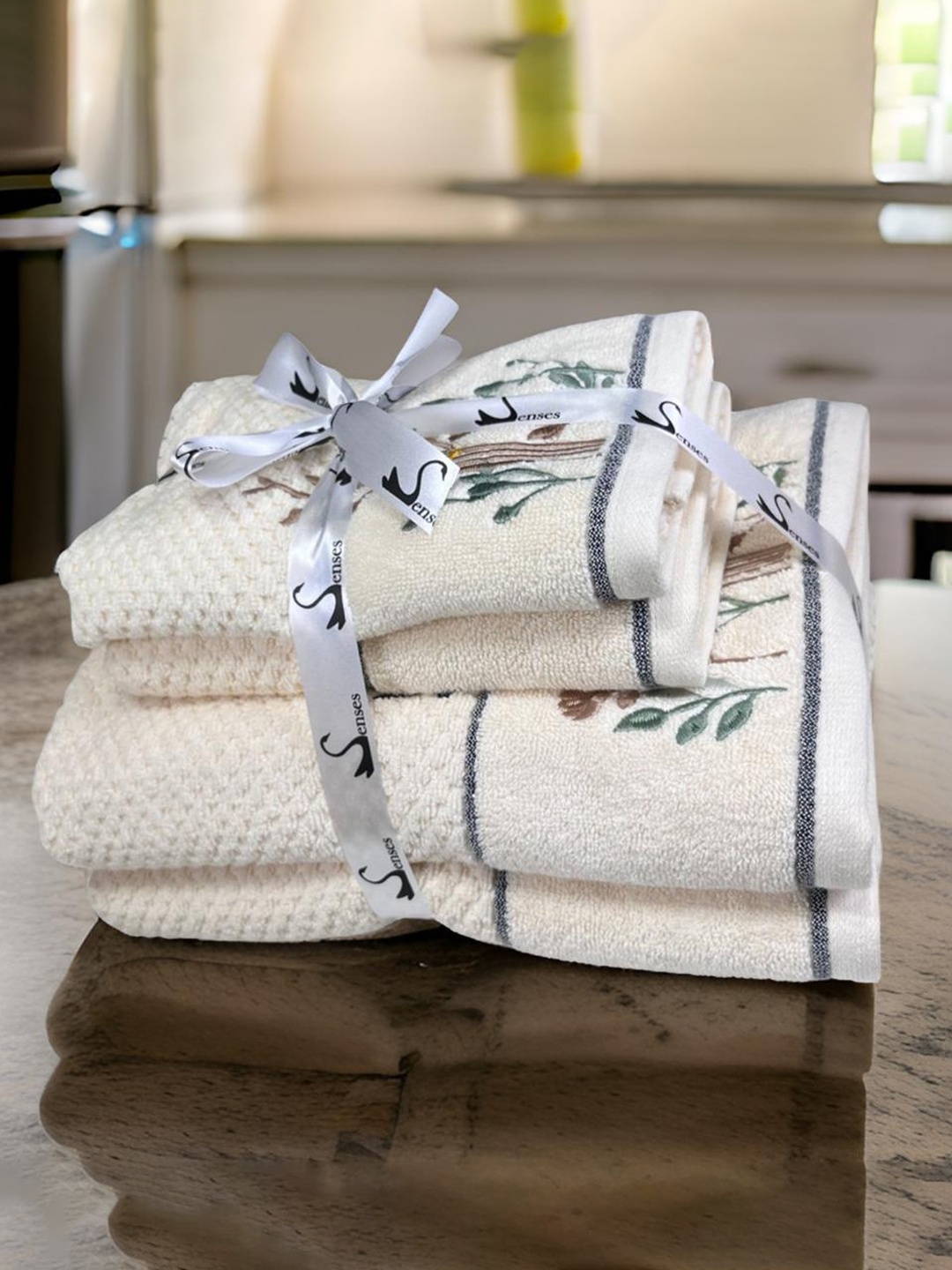 

SENSES Ivory Cream & Grey 4 Piece Printed Cotton 550 GSM Towel Set
