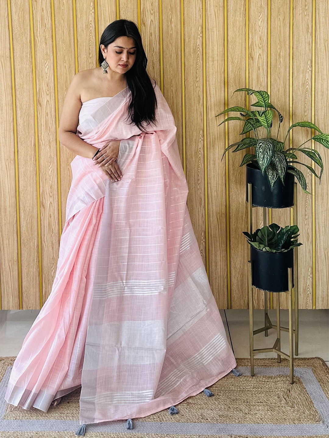 

Moda Rapido Checked Zari Silk Blend Saree, Pink