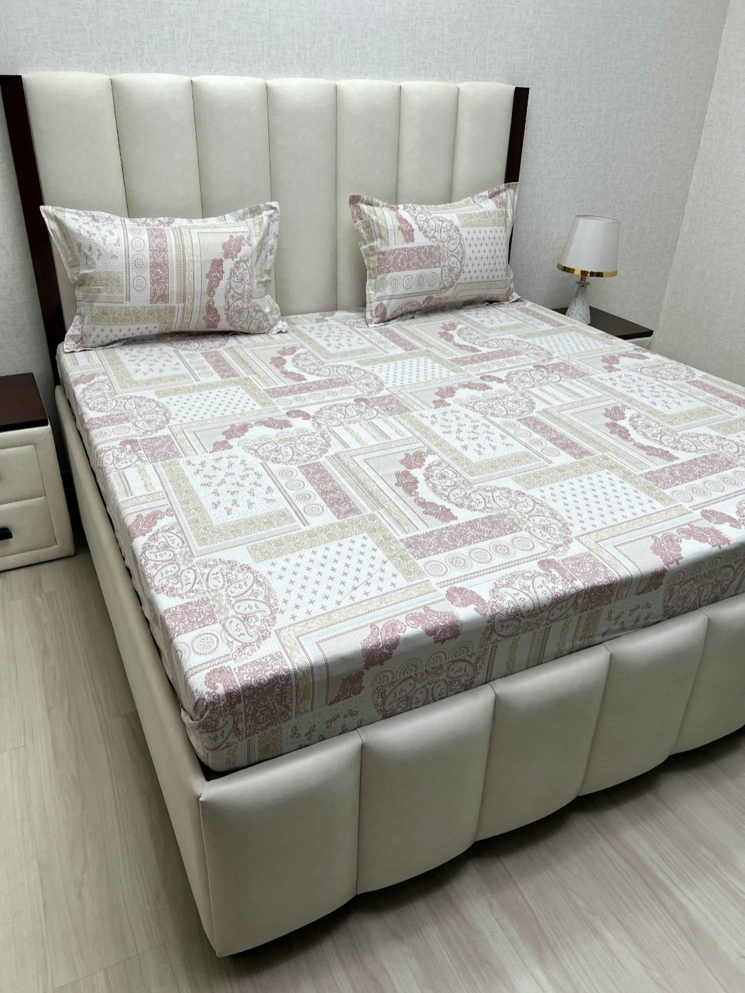 

Pure Decor Velar White & Pink Printed Cotton 220 TC King Bedsheet Set 2.74 m x 3.04m