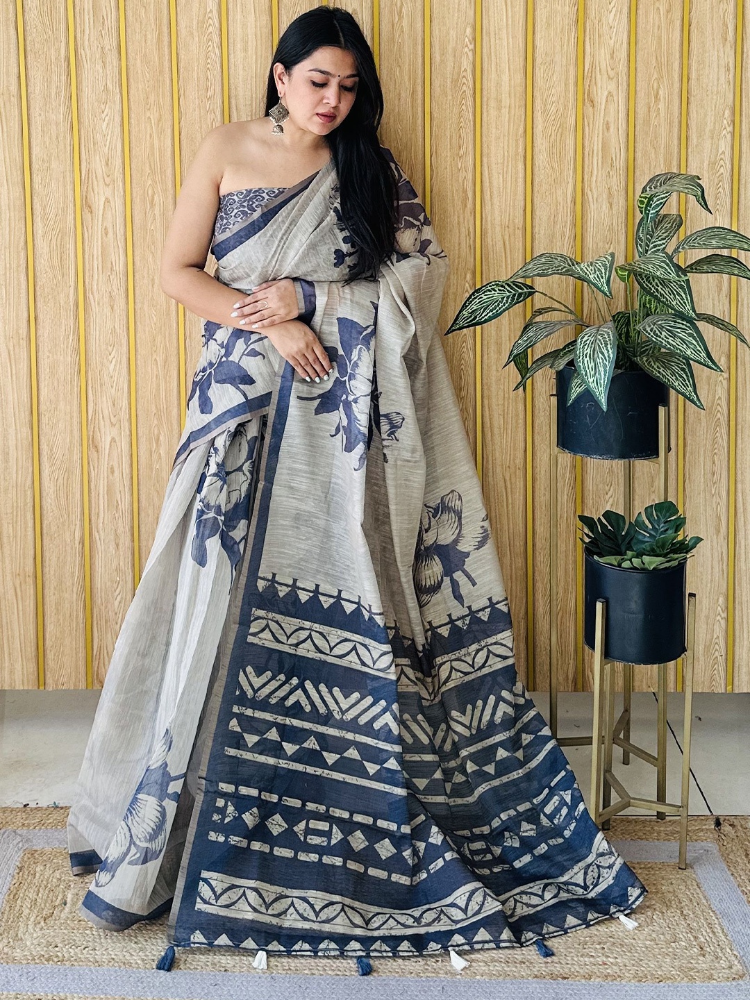 

Moda Rapido Floral Zari Saree, Navy blue