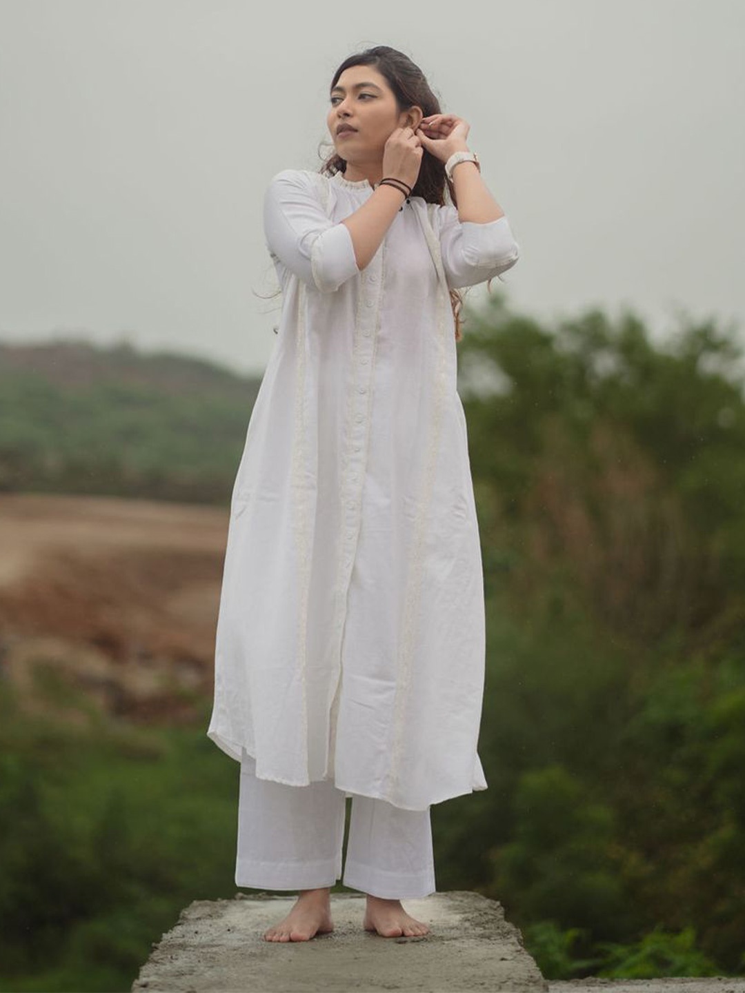 

KUHOOCO Women's Panelled Mandarin Collar Pure Cotton Kurta With Palazzos, White