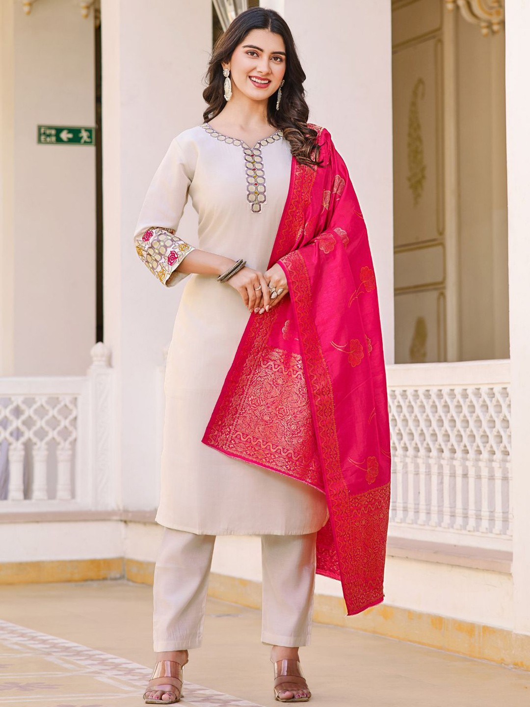 

ODETTE Women Floral Embroidered Regular Thread Work Straight Kurta with Trouser & Dupatta, White