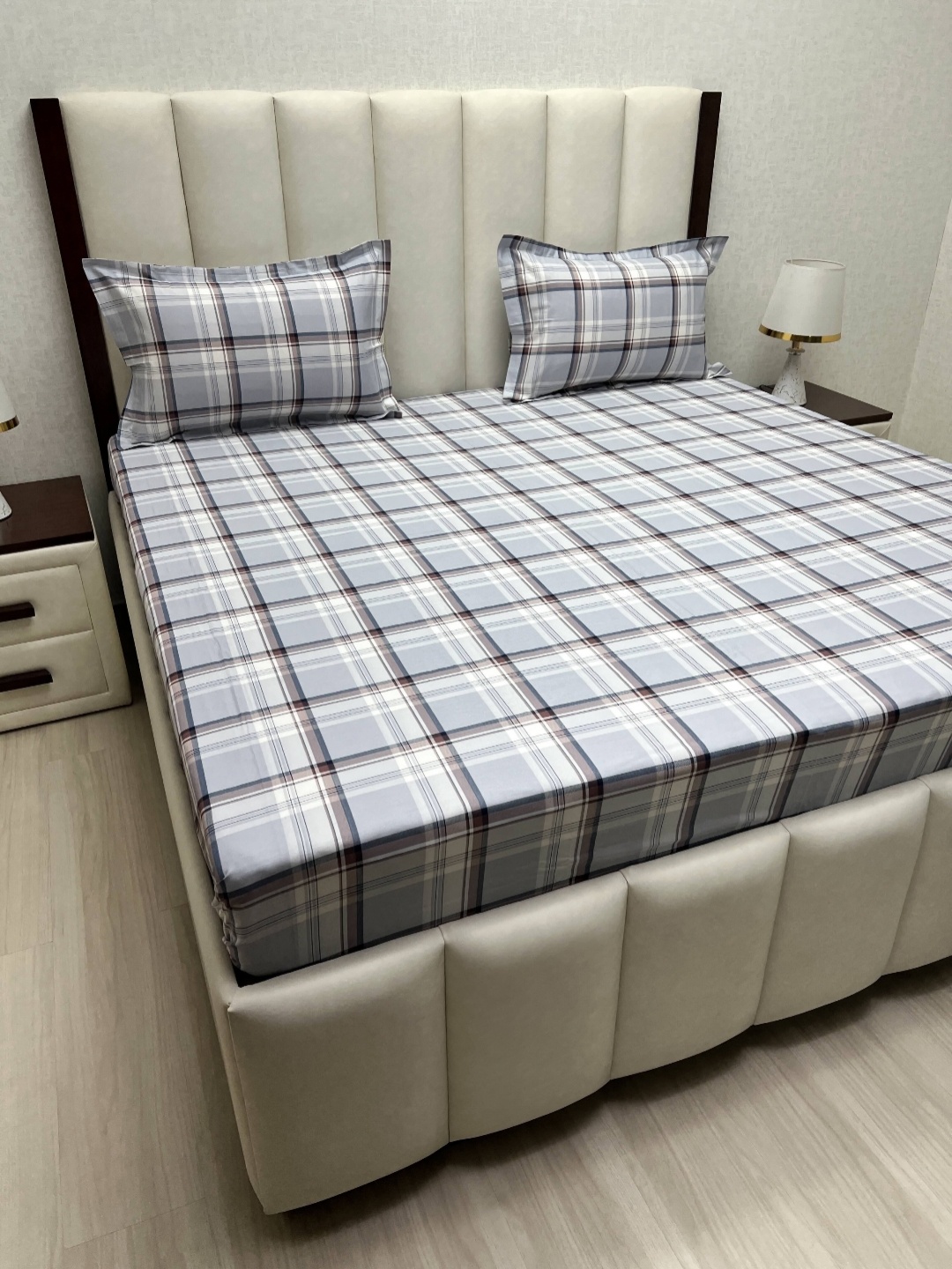 

Pure Decor Velar Grey Printed Cotton 260 TC Super King Size Bedsheet Set 2.74 m x 3.04 m