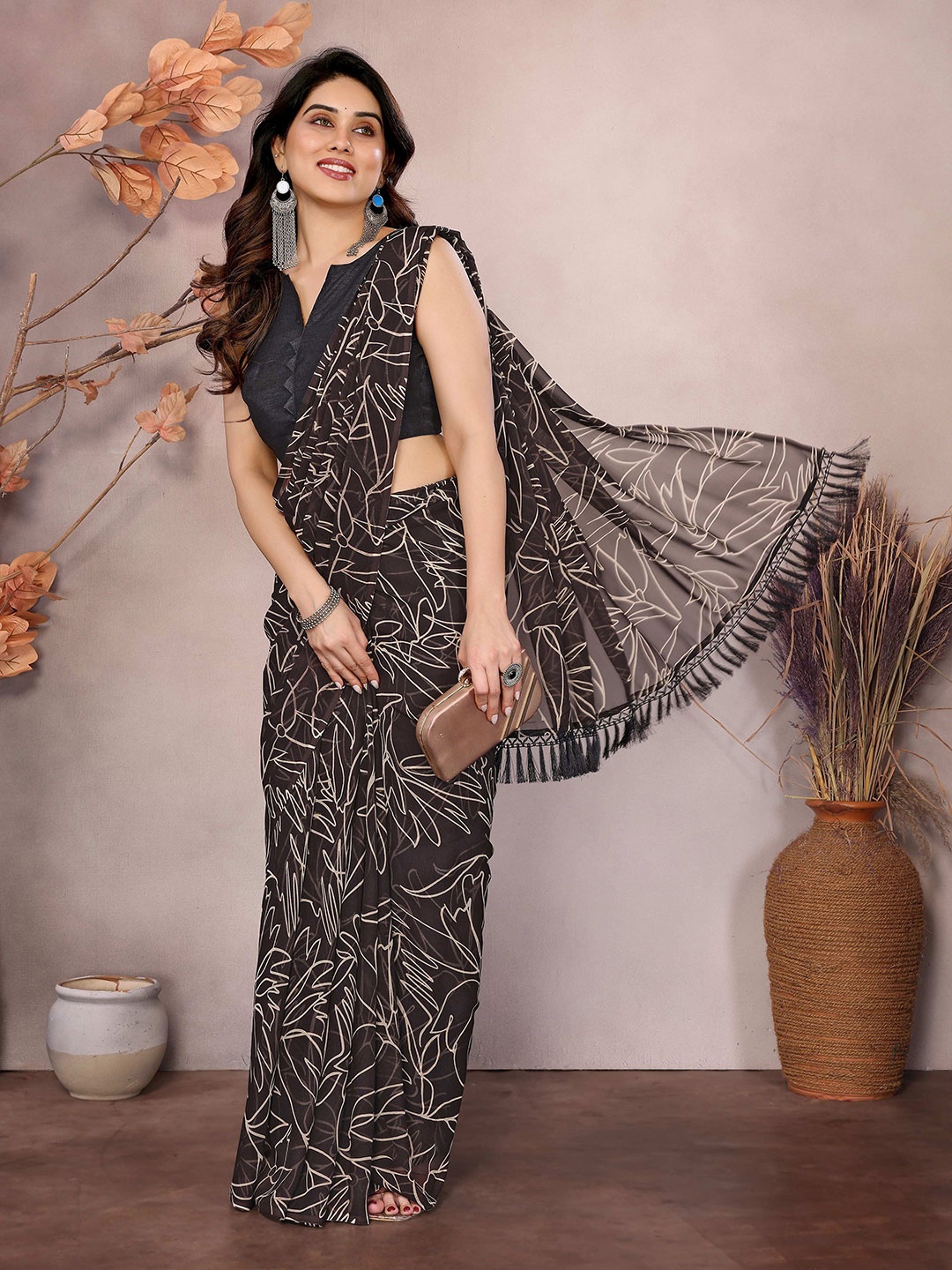 

Munir Floral Poly Georgette Ready to Wear Saree, Brown