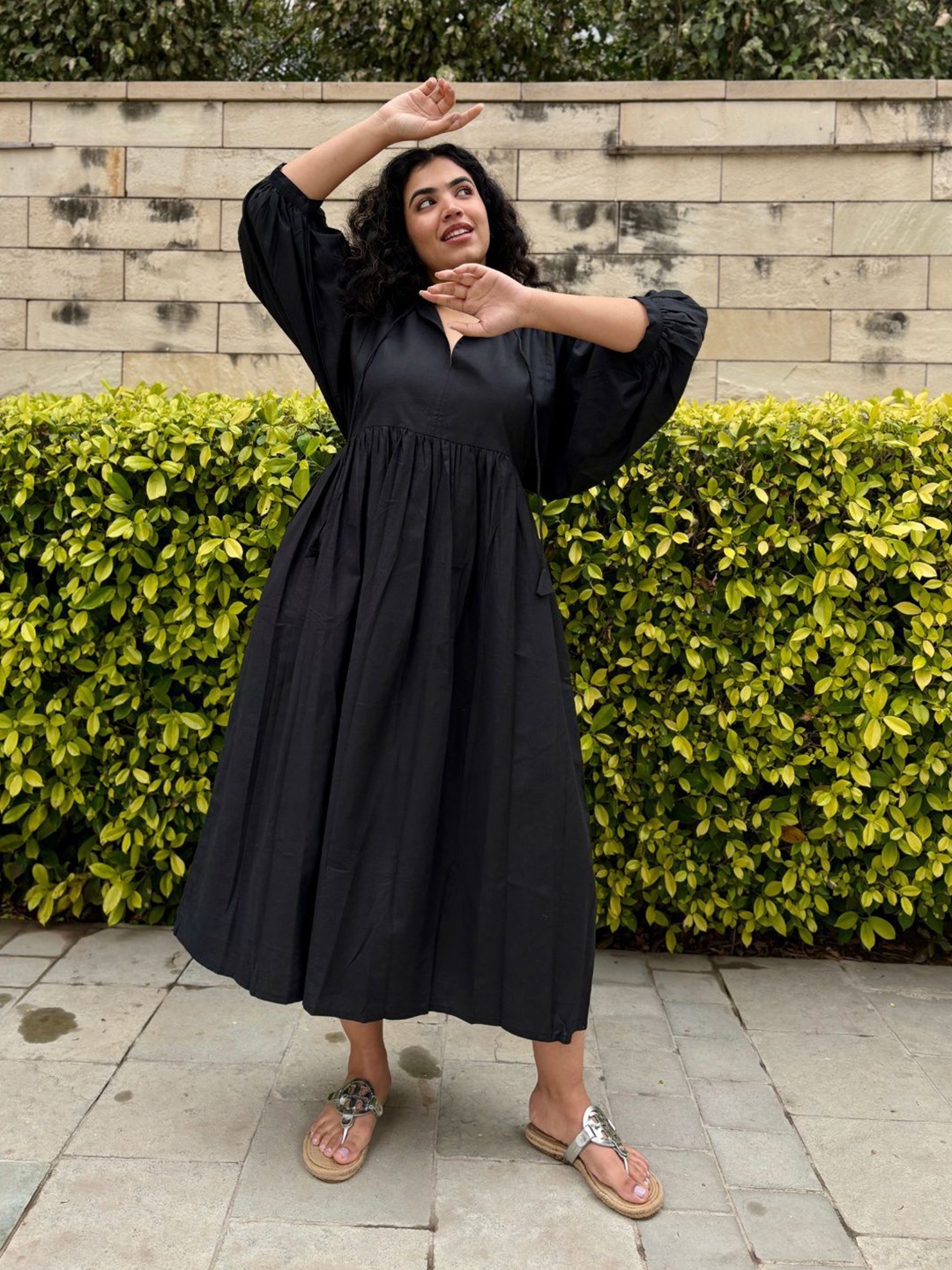 

Minimul Women Swarna Linen A-Line Dress - Black