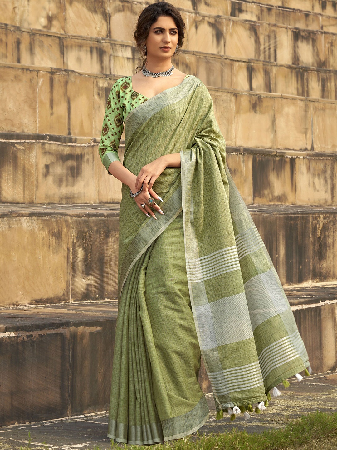 

Mitera Woven Zari Linen Saree With Unstitched Blouse Piece, Green