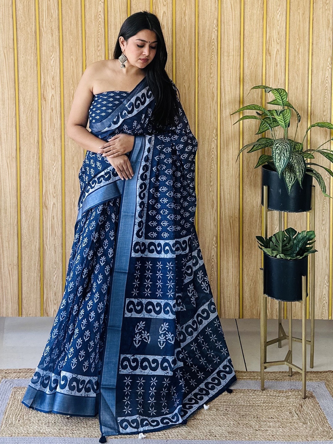

Moda Rapido Floral Zari Saree, Blue