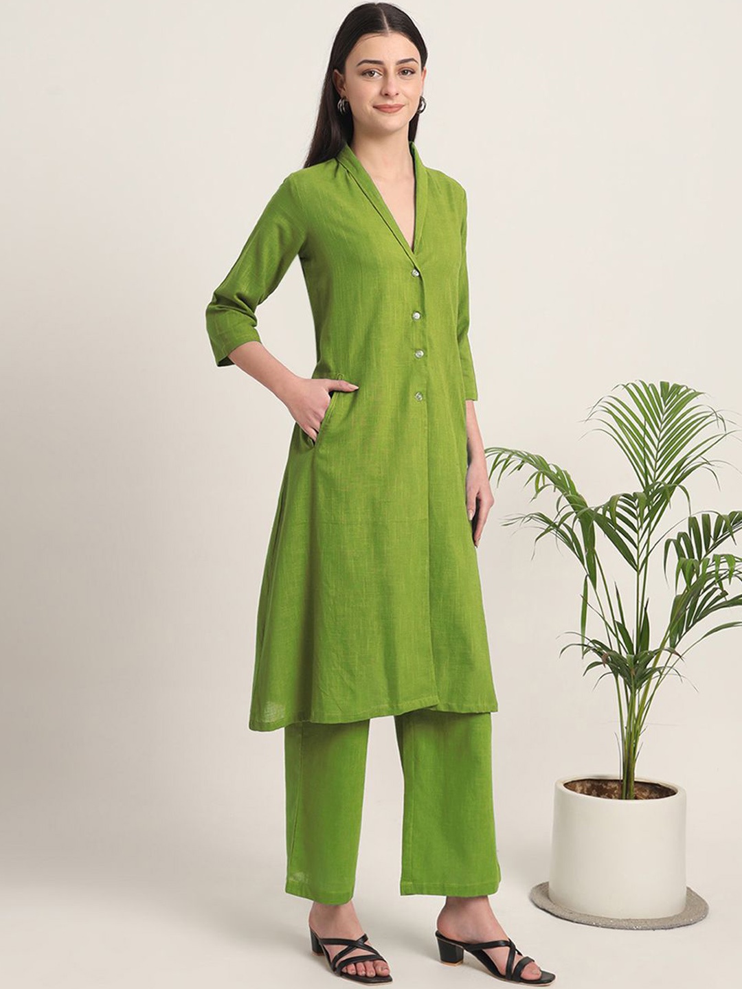 

Thevasa Boho Harmony V-Neck Flared Cotton Kurta, Green