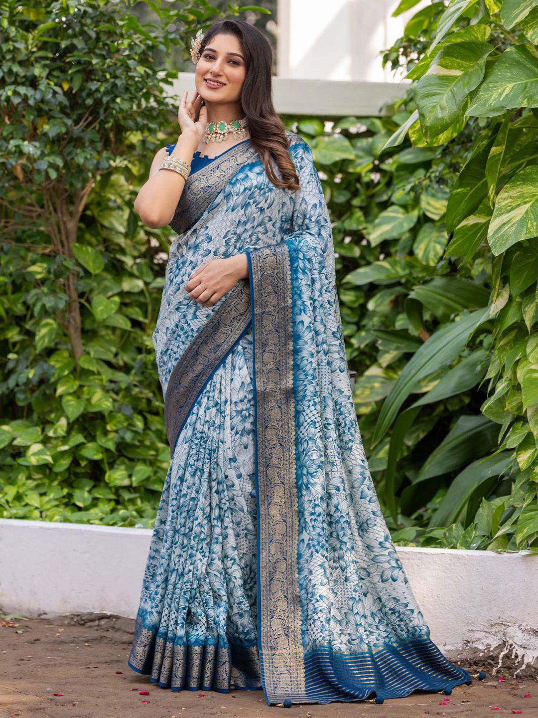 

Anouk Floral Zari Sungudi Saree, Blue