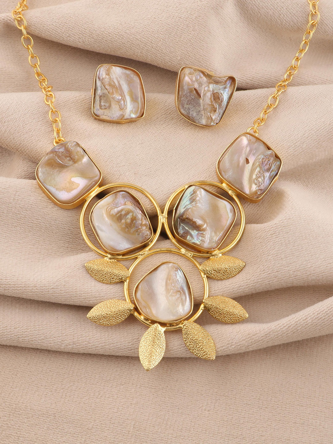 

Ozanoo Gold-Plated Pearls Studded Jewellery Set