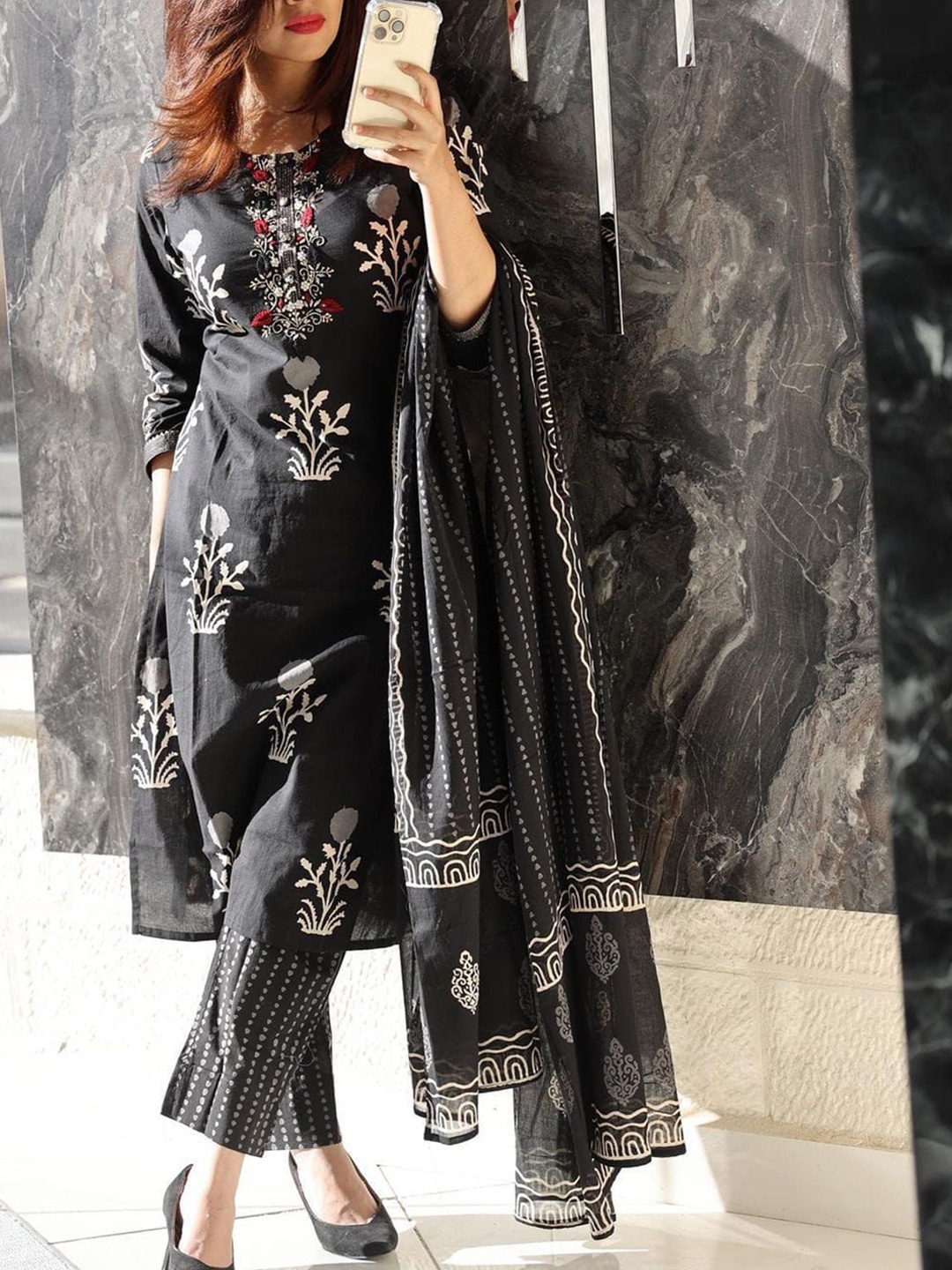 

KALINI Floral Embroidered Regular Thread Work Kurta With Trousers & Dupatta, Black