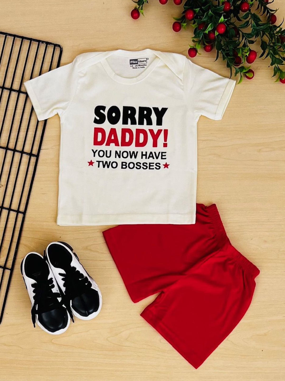 

Piku Store Kids Typography Printed T-shirt With Shorts, Off white