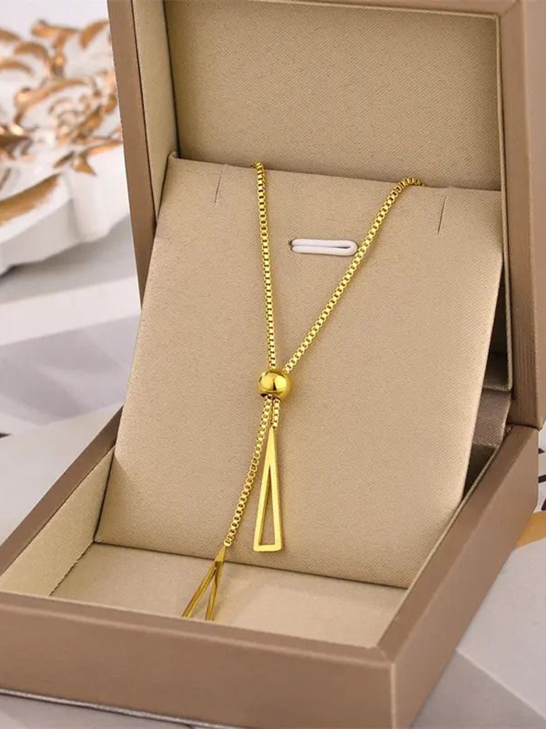 

MEENAZ Gold-Plated Triangle Shaped Pendant Chain
