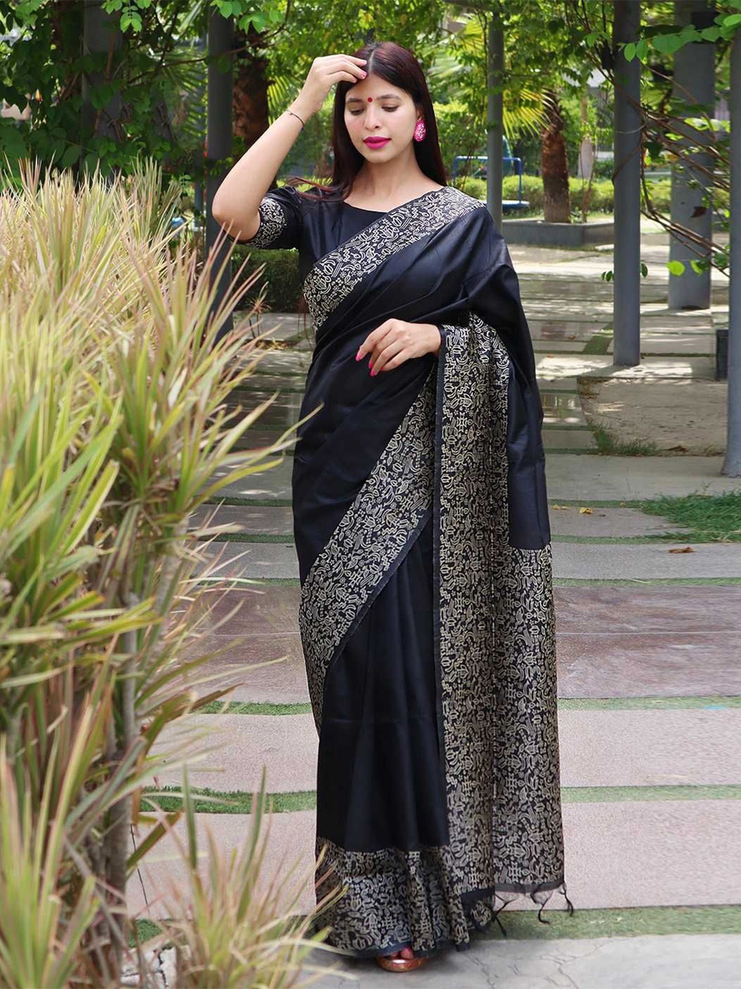 

A TO Z CART Woven Design Zari Pure Silk Banarasi Saree, Black