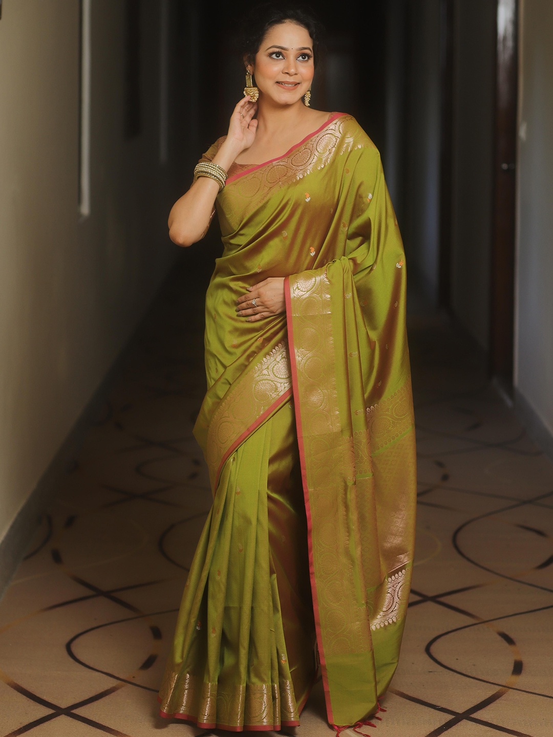 

Banarasee Ethnic Motifs Zari Silk Blend Banarasi Saree, Olive