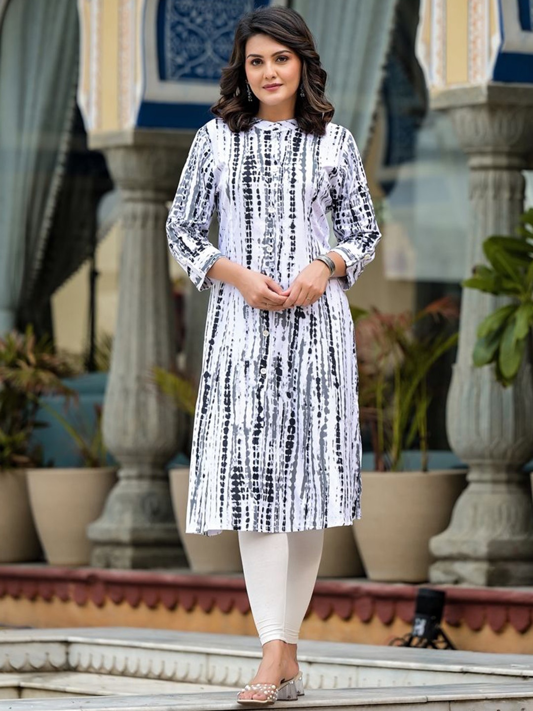 

SINSINI Leheriya Printed Mandarin Collar Roll-Up Sleeves Pure Cotton A- Line Kurta, Black