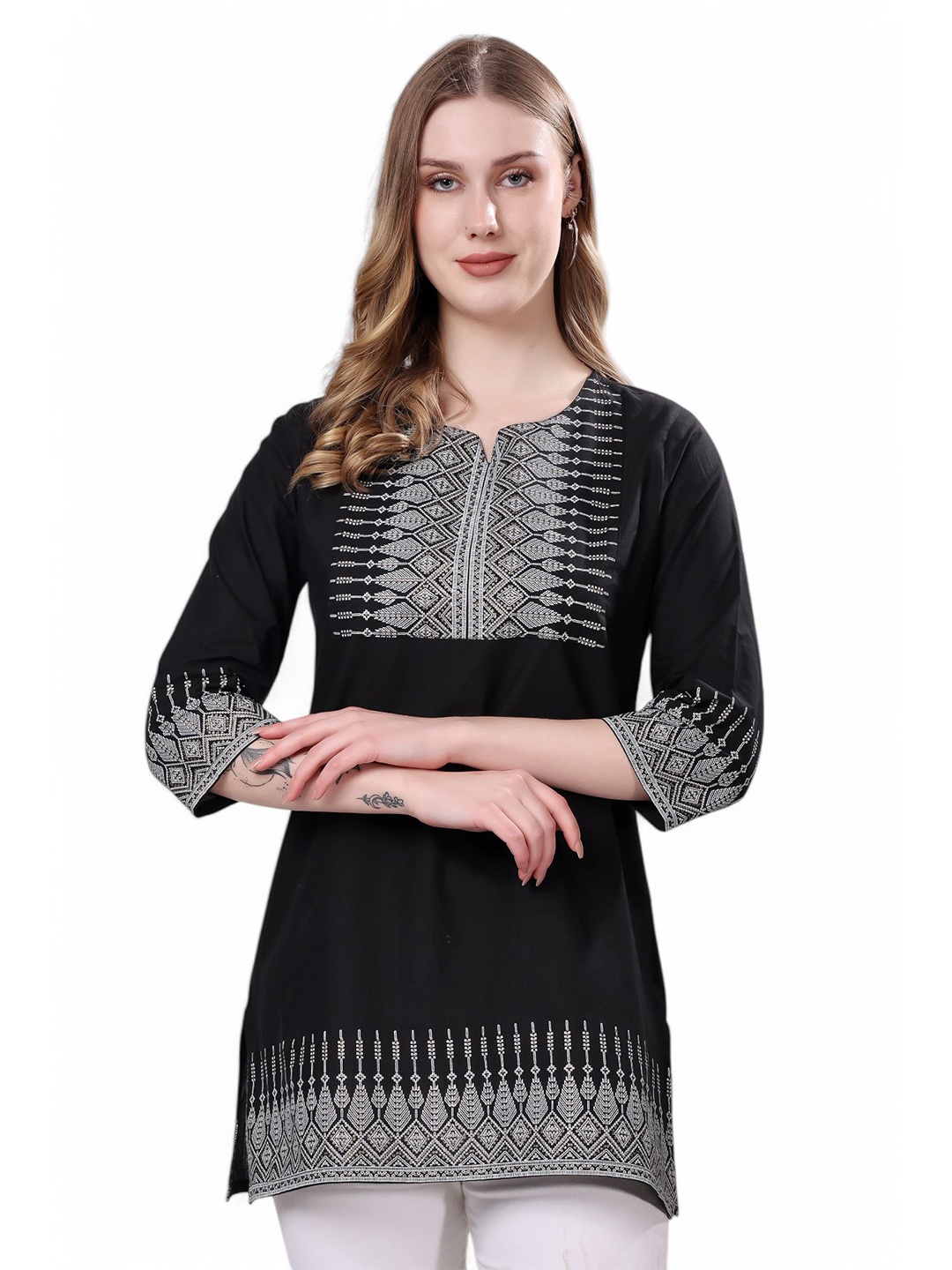 

ELEVEN Geometric Embroidered Kurti, Black