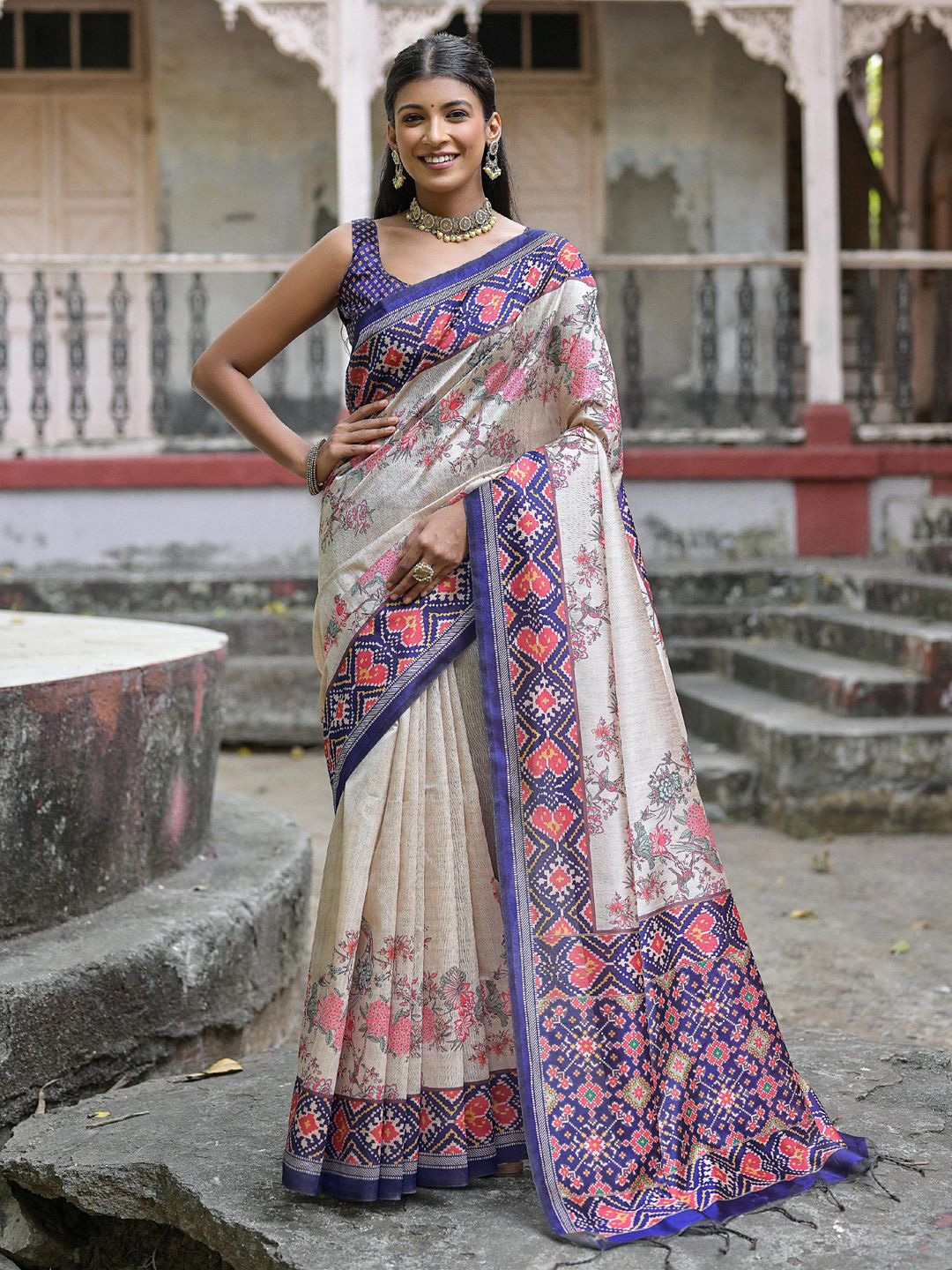 

DIVASTRI Floral Silk Cotton Saree, Cream