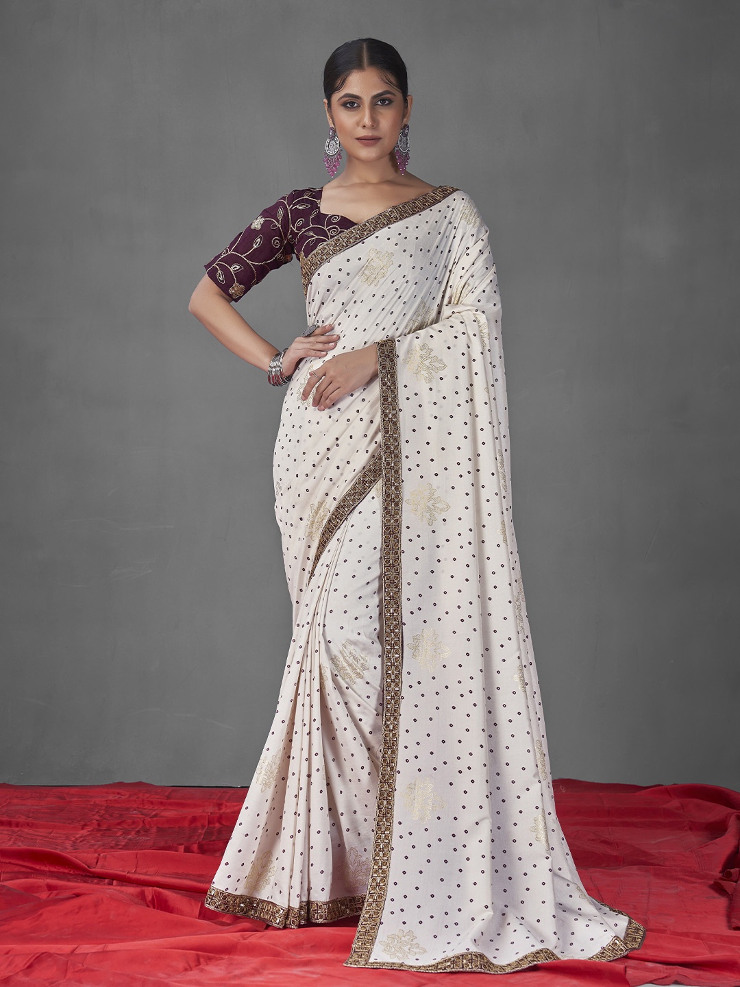 

Sangria Tussar Bandhani Printed Saree With Blouse Piece, Off white
