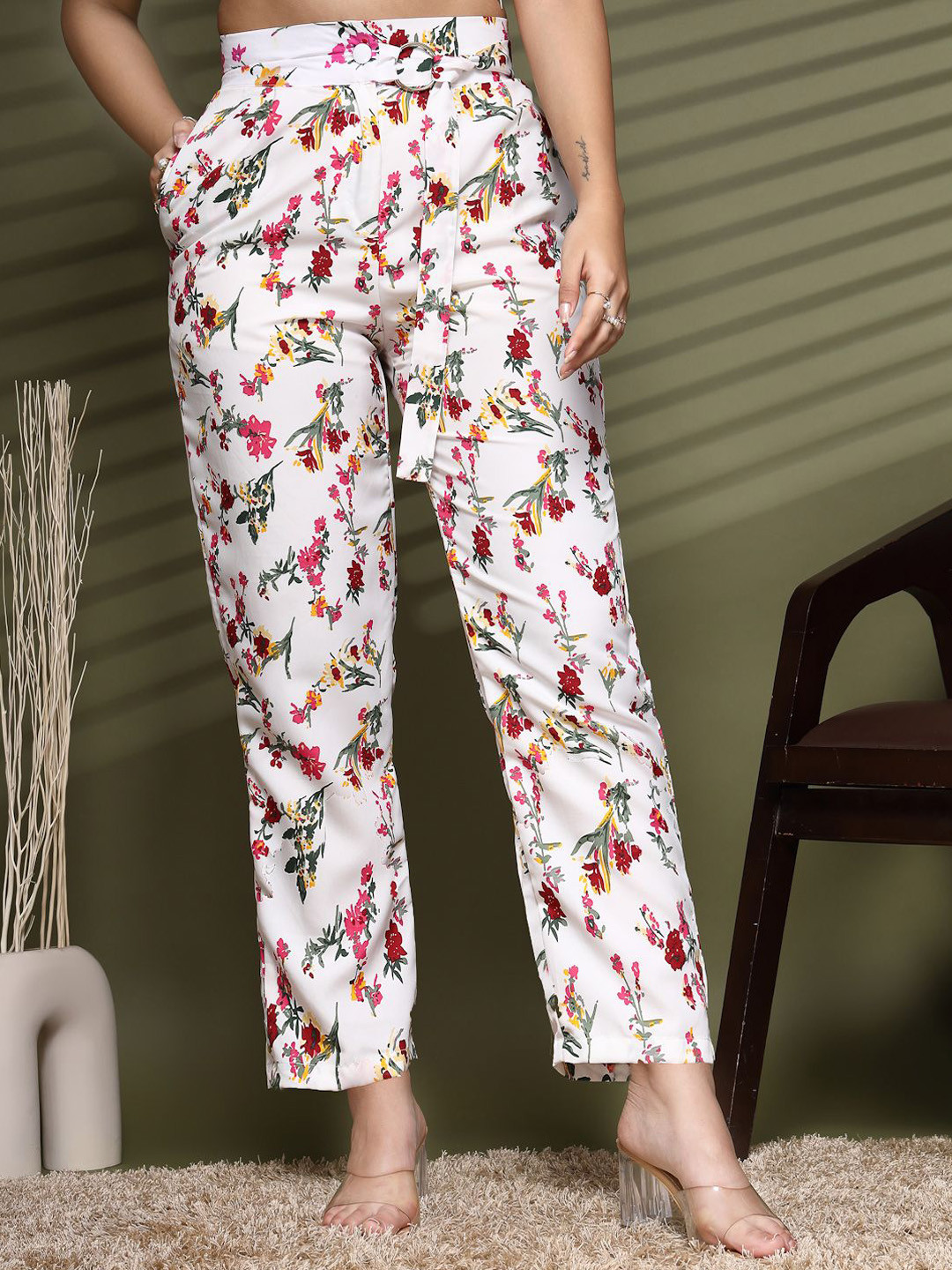 

DressBerry Women Relaxed Pleated Trousers, White