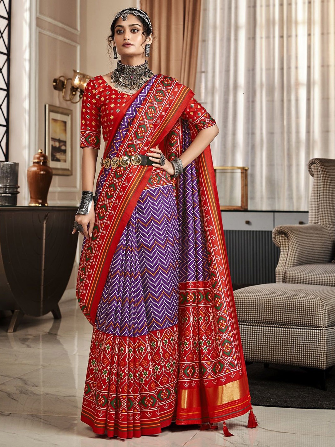 

DIVASTRI Ethnic Motifs printed Patola Saree, Purple
