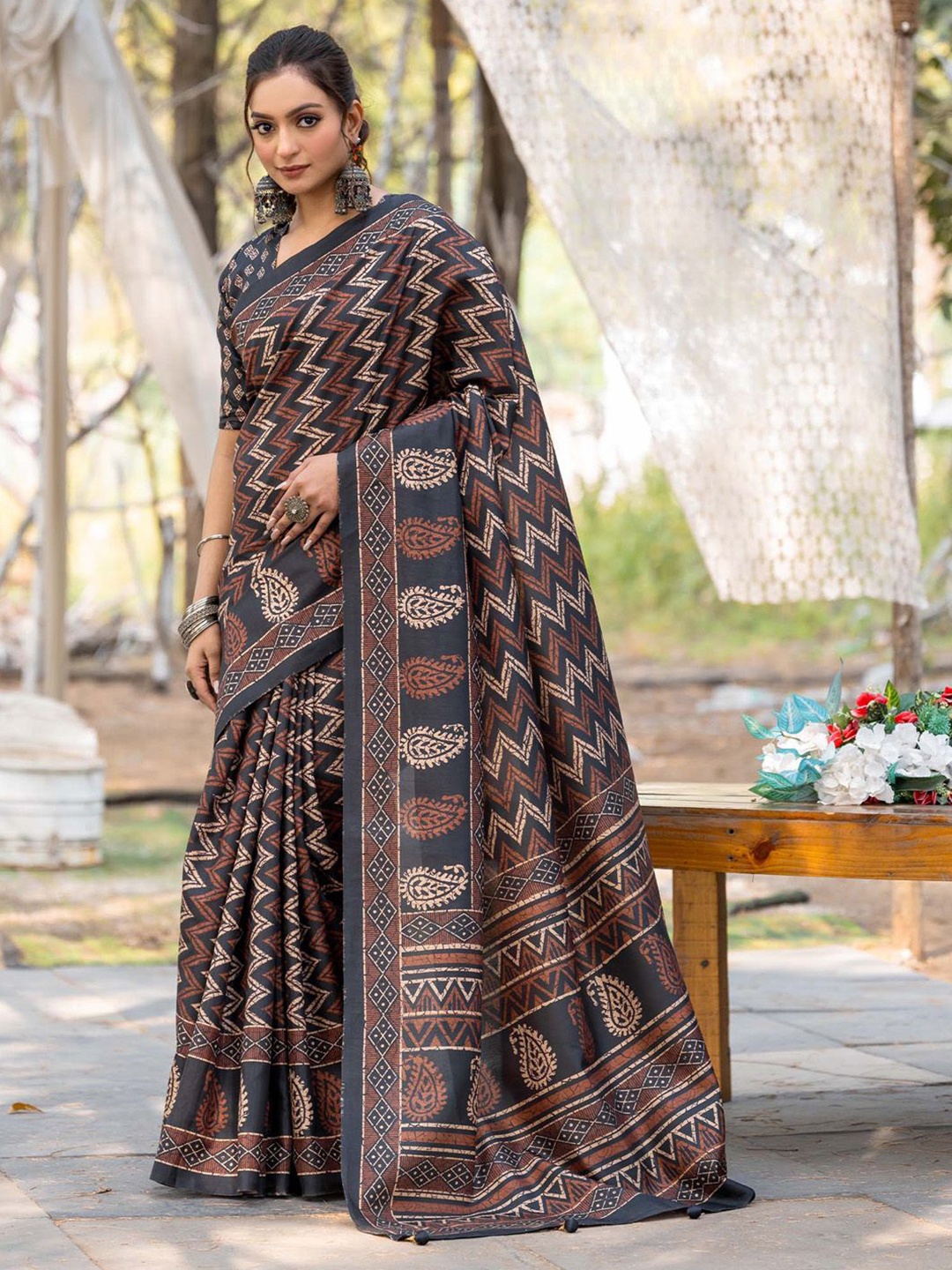 

Saree mall Silk Blend Sarees, Black