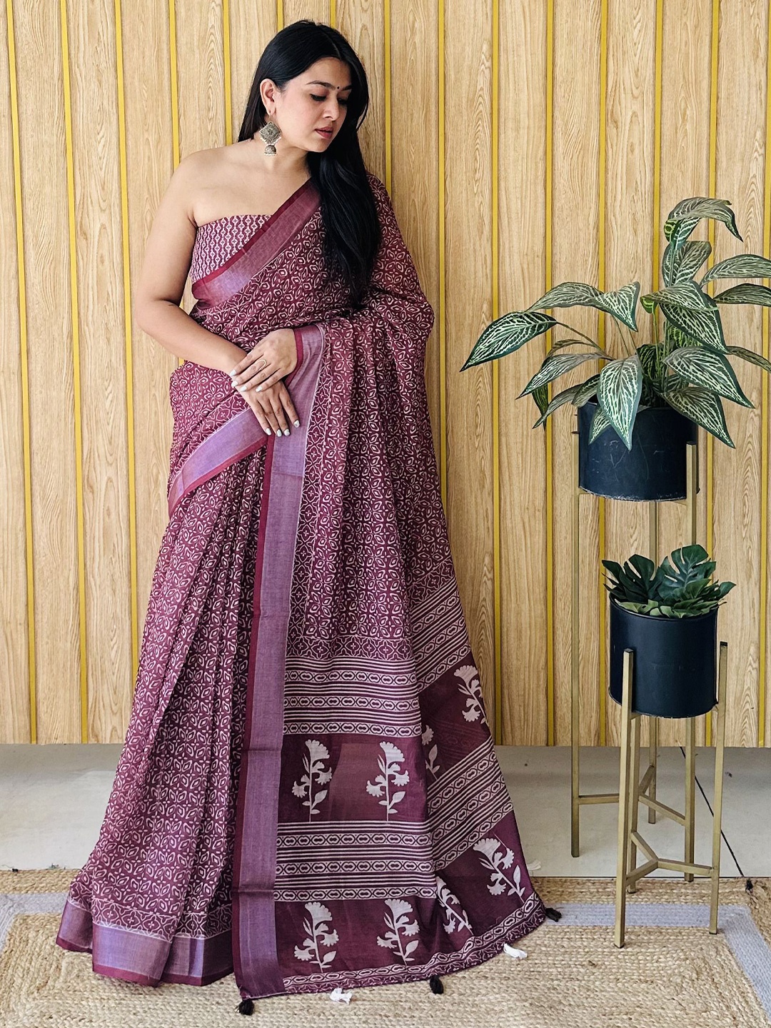 

Moda Rapido Floral Saree, Purple