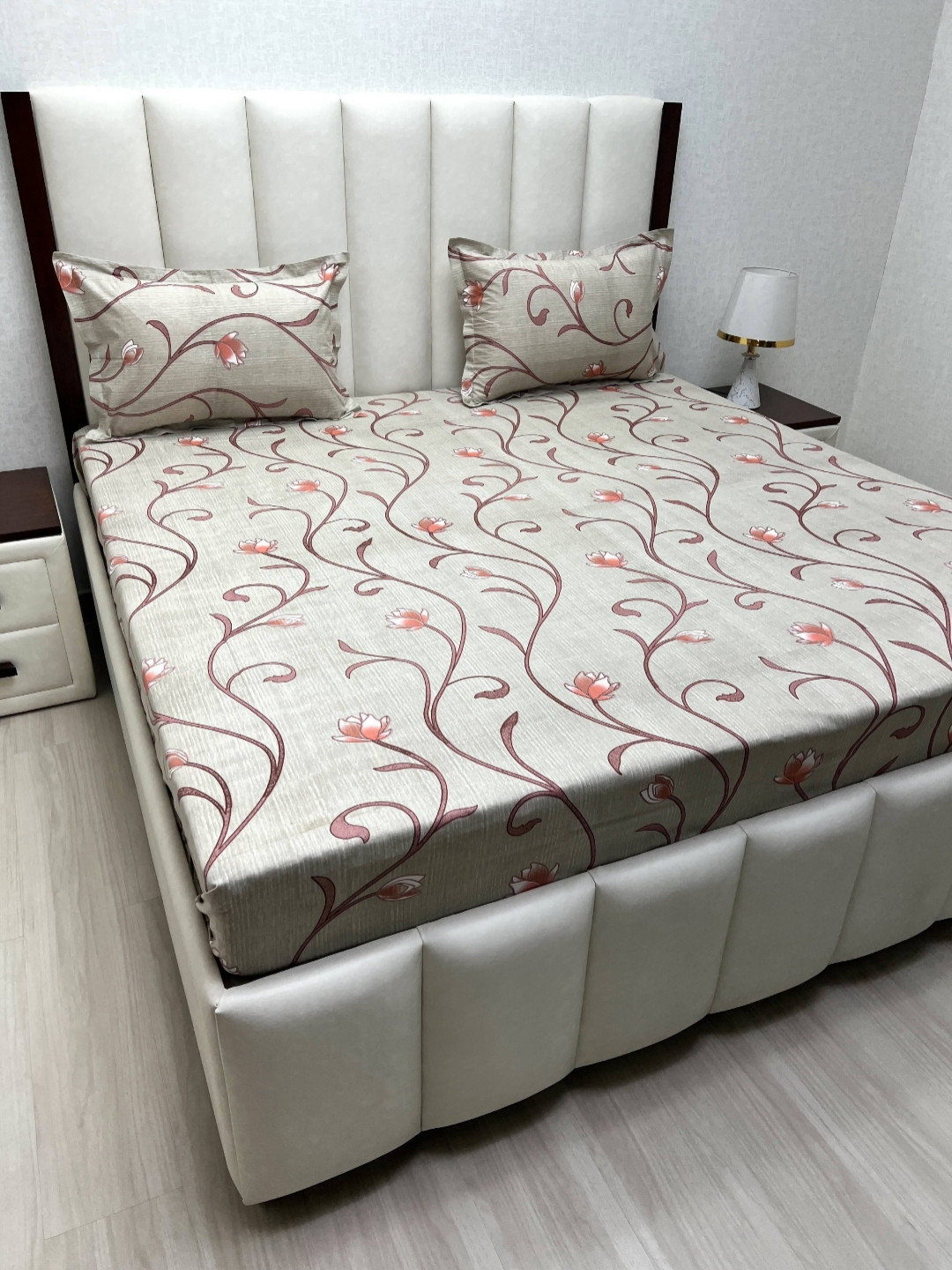

Pure Decor Velar Brown Floral Printed Cotton 260 TC King Bedsheet Set 2.74 m X 3.04 m