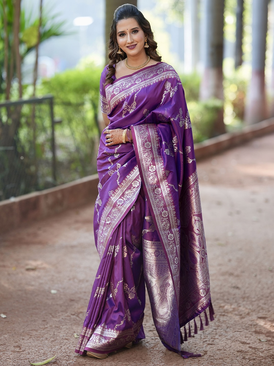 

Vintro Woven Design Zari Silk Blend Banarasi Saree, Purple