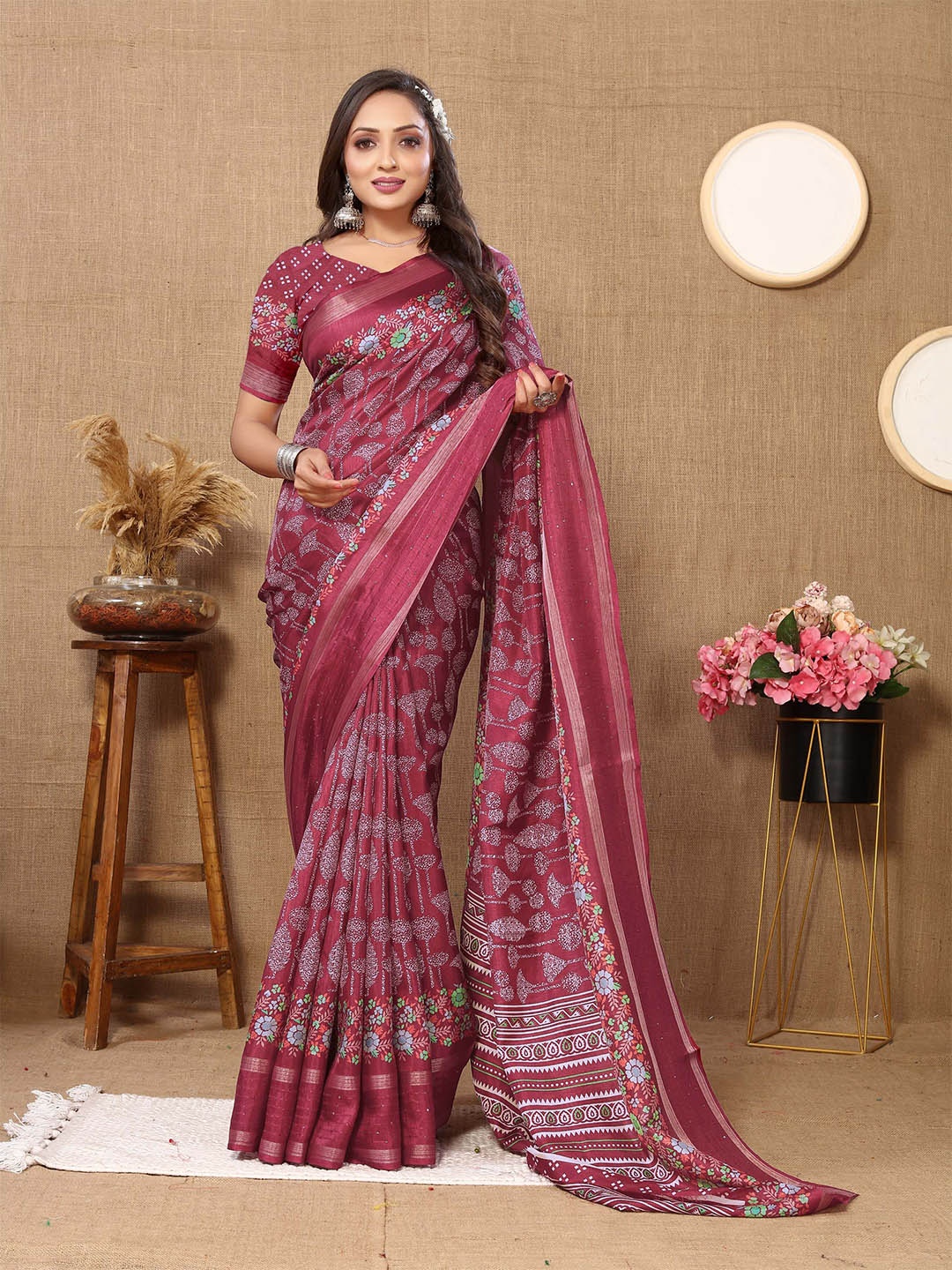 

DIVASTRI Floral Zari Silk Blend Saree, Maroon