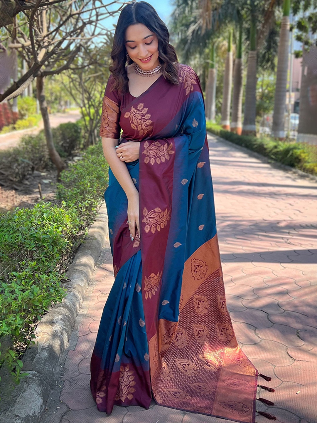 

Vintro Floral Zari Silk Blend Paithani Saree, Purple