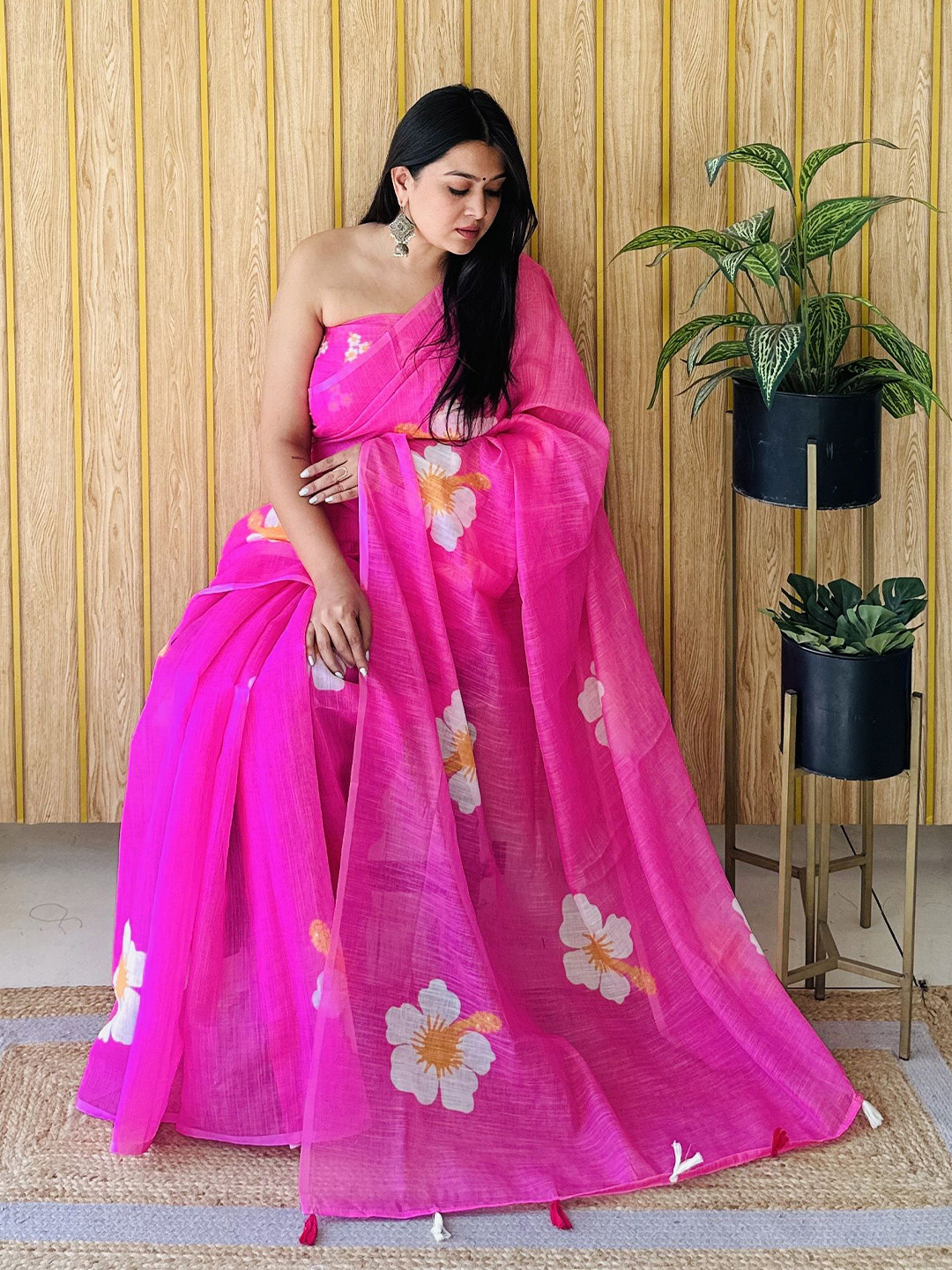 

Moda Rapido Floral Saree, Pink