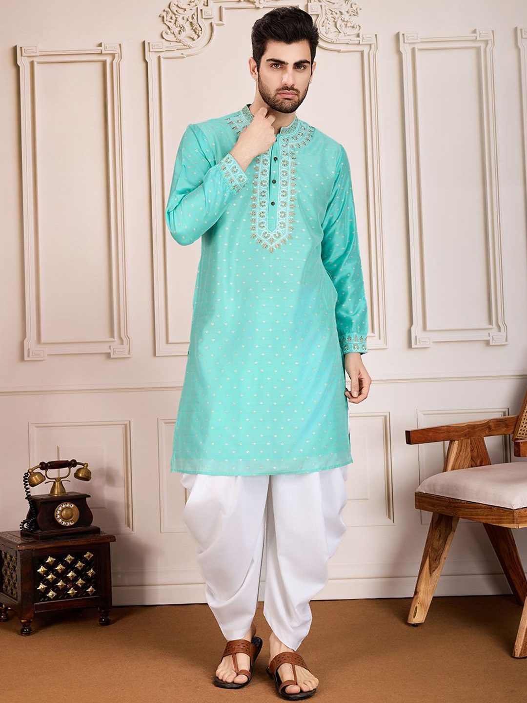 

House of Pataudi Floral Embroidered Mandarin Collar Zari Work Straight Kurta, Sea green