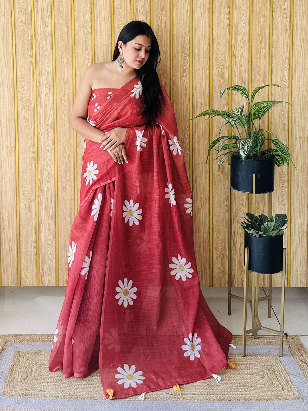

Moda Rapido Floral Designer Saree, Red