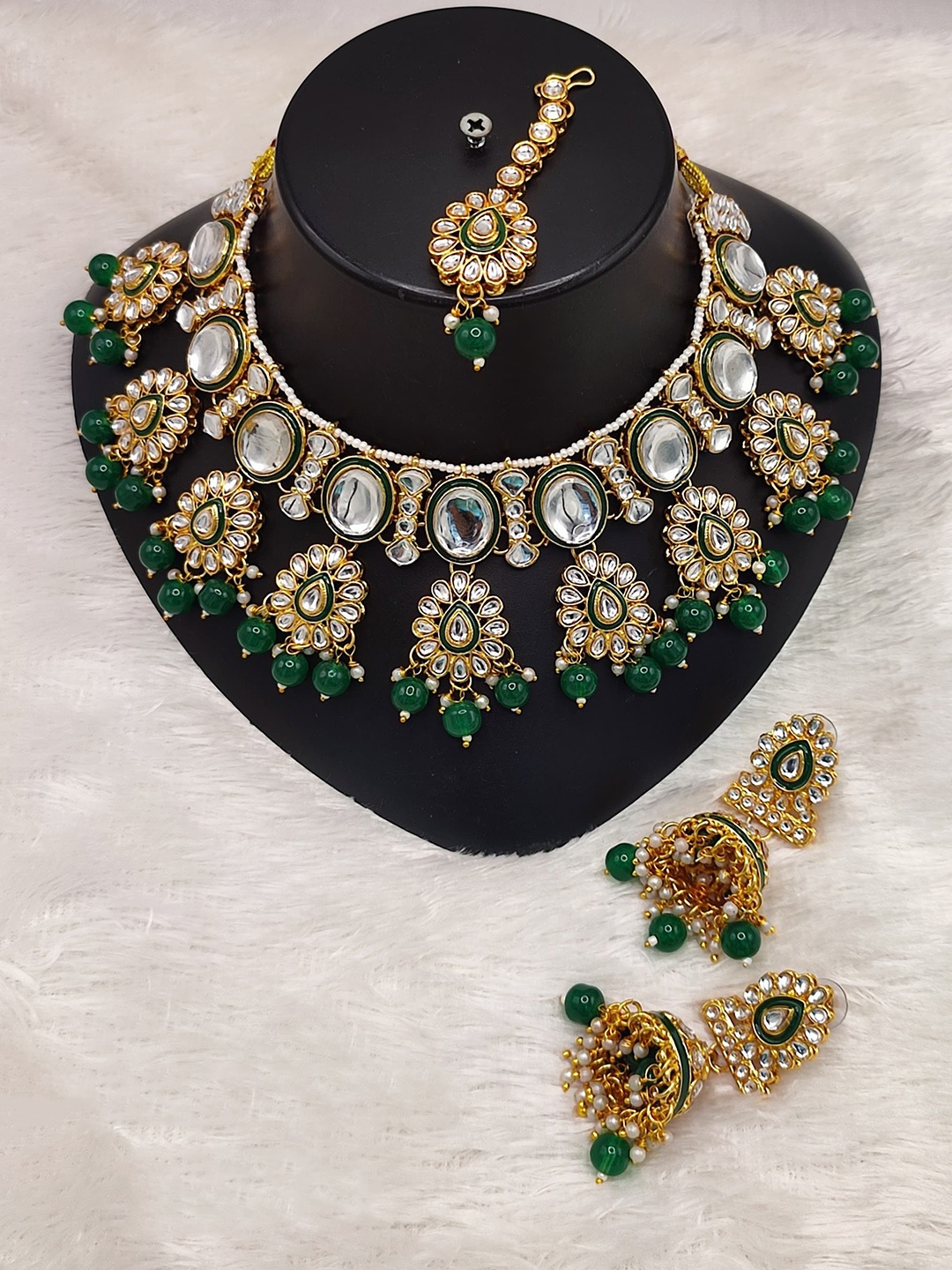 

YUZI JEWELLS Gold-Plated Kundan-Studded & Beaded Jewellery Set