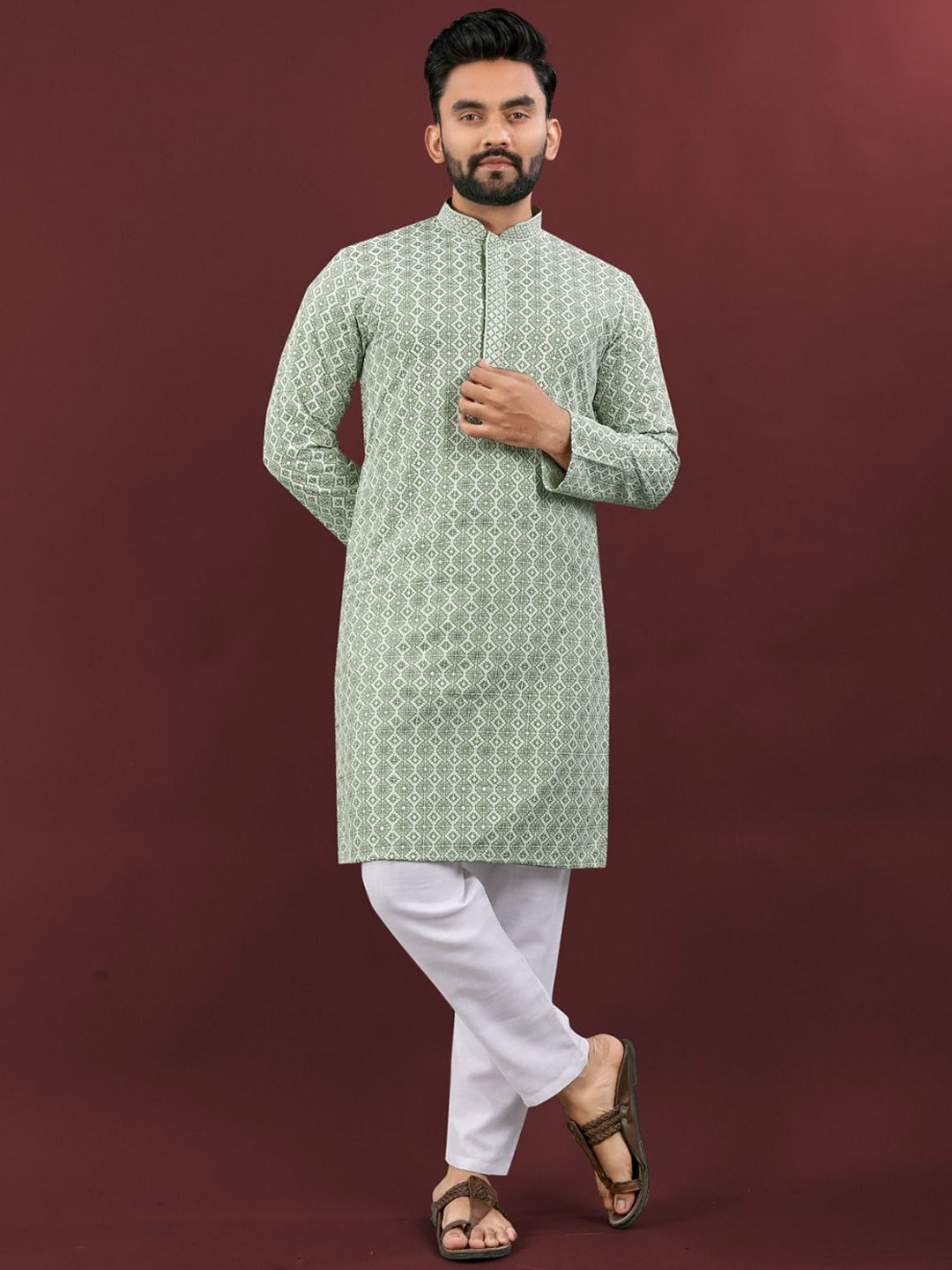 

Zurika Fashion Geometric Embroidered Mandarin Collar Straight Kurta, Green