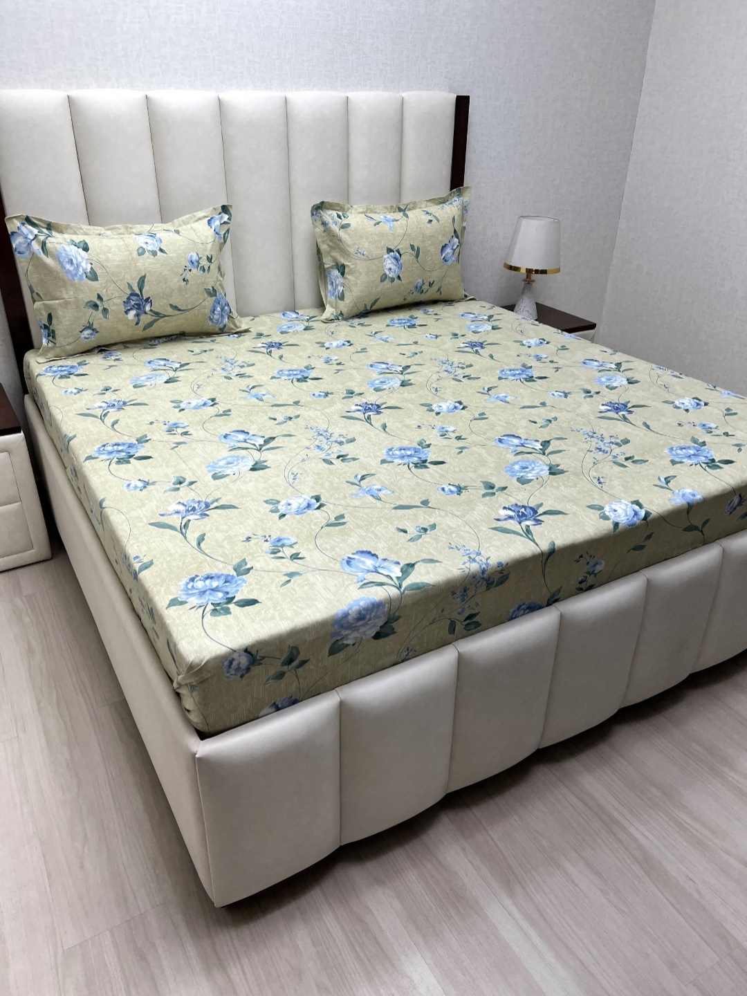 

Pure Decor Velar Green Printed Pure Cotton 380 TC Super King Bedsheet Set 2.74 m x 3.04 m, Beige