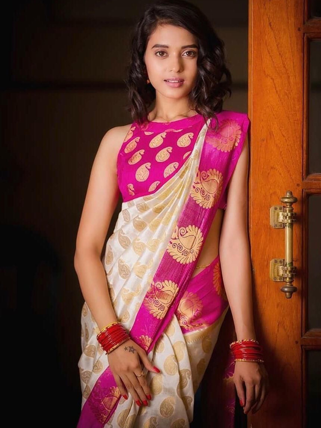 

LADY SHOPI Woven Design Zari Pure Silk Banarasi Saree, Cream