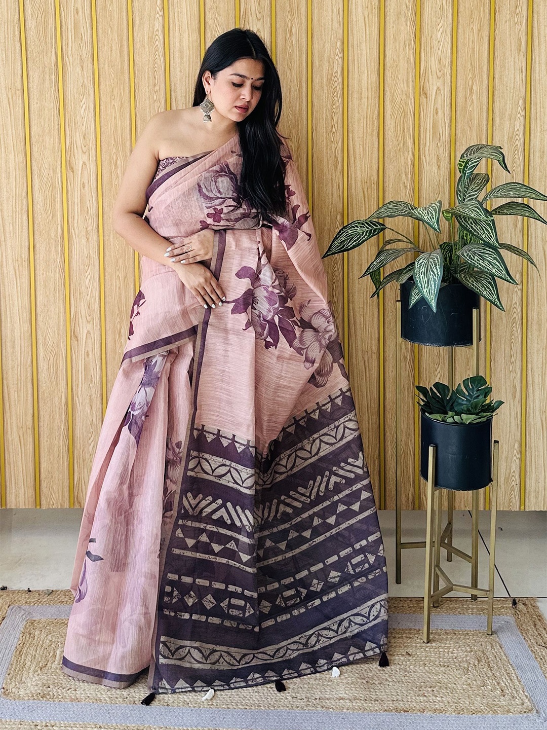 

Moda Rapido Floral Zari Saree, Pink