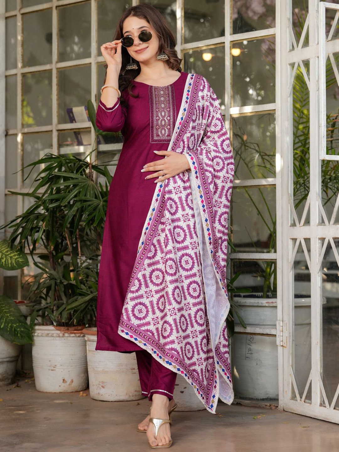 

Anara Sequinned Round Neck Straight Kurta With Trousers And Dupatta, Maroon