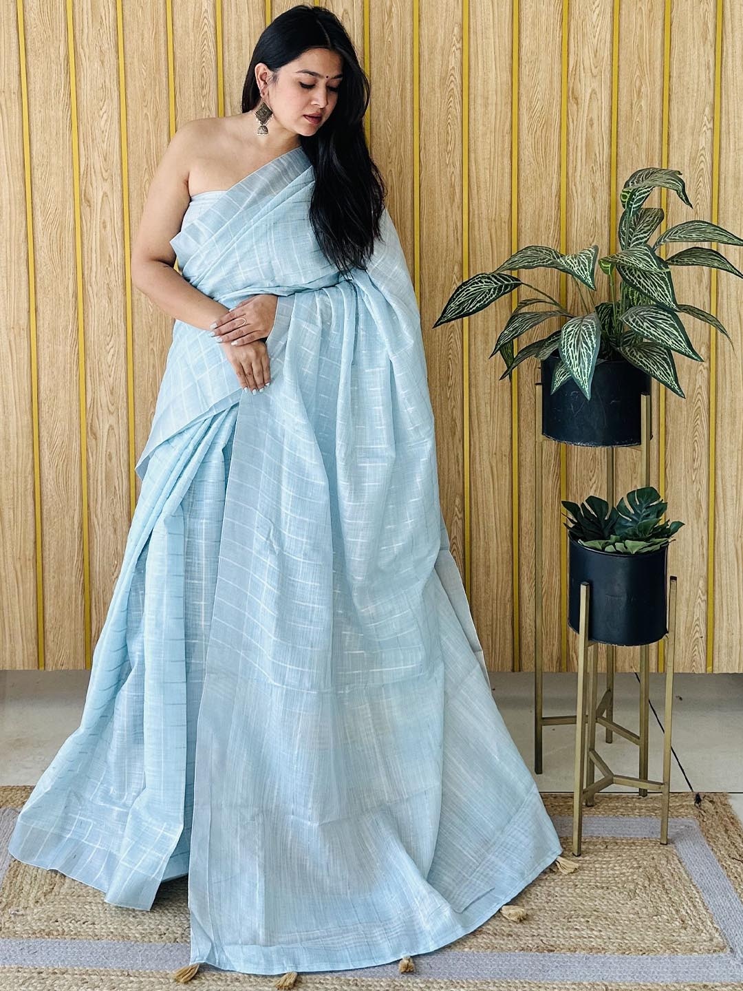 

Moda Rapido Checked Silk Blend Saree, Turquoise blue