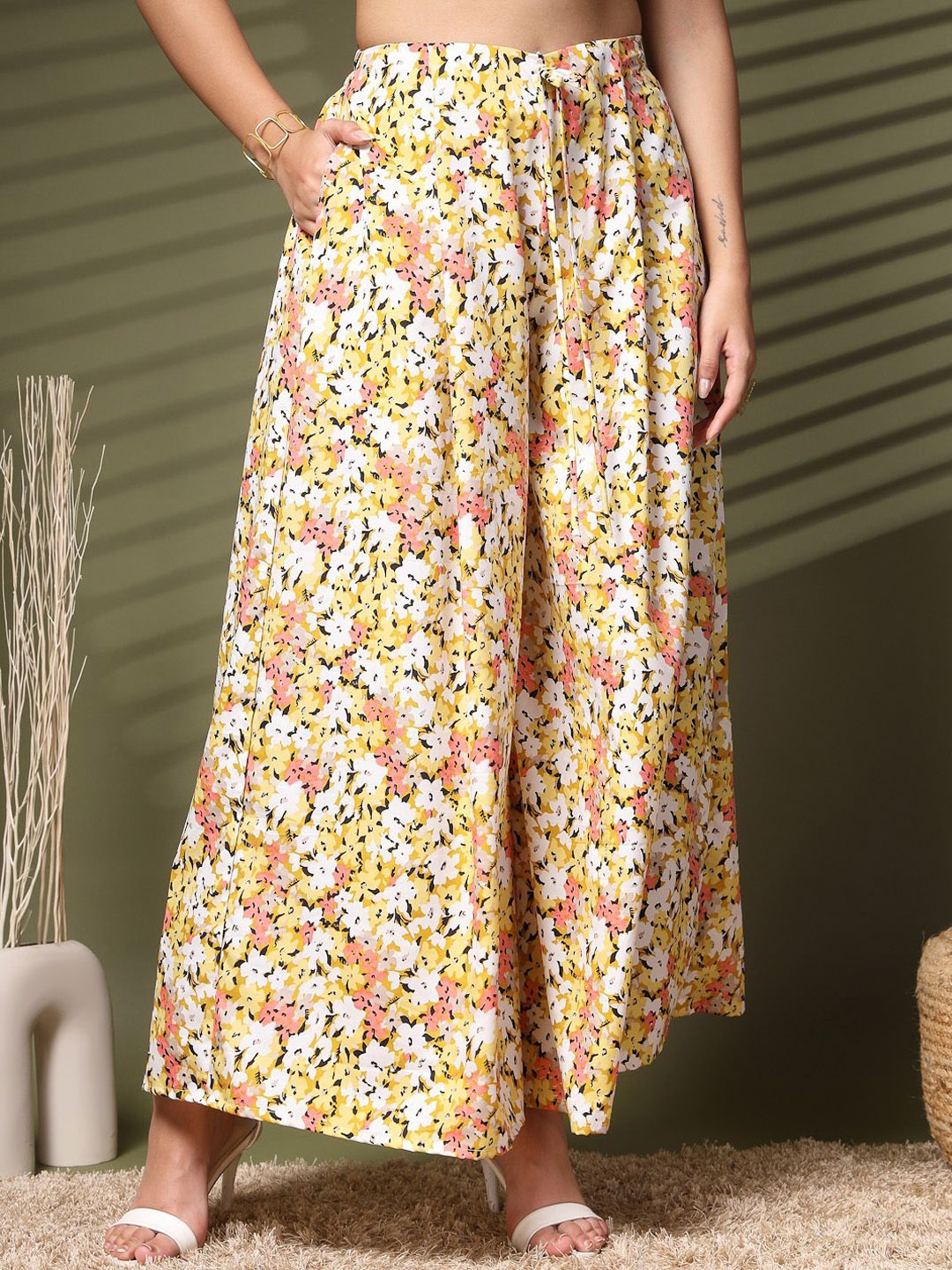 

DressBerry Women Floral Printed Relaxed Trousers, Yellow