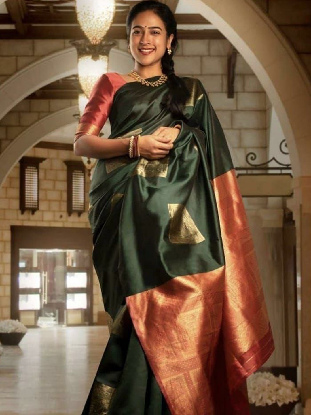 

LADY SHOPI Woven Design Zari Pure Silk Banarasi Saree, Green