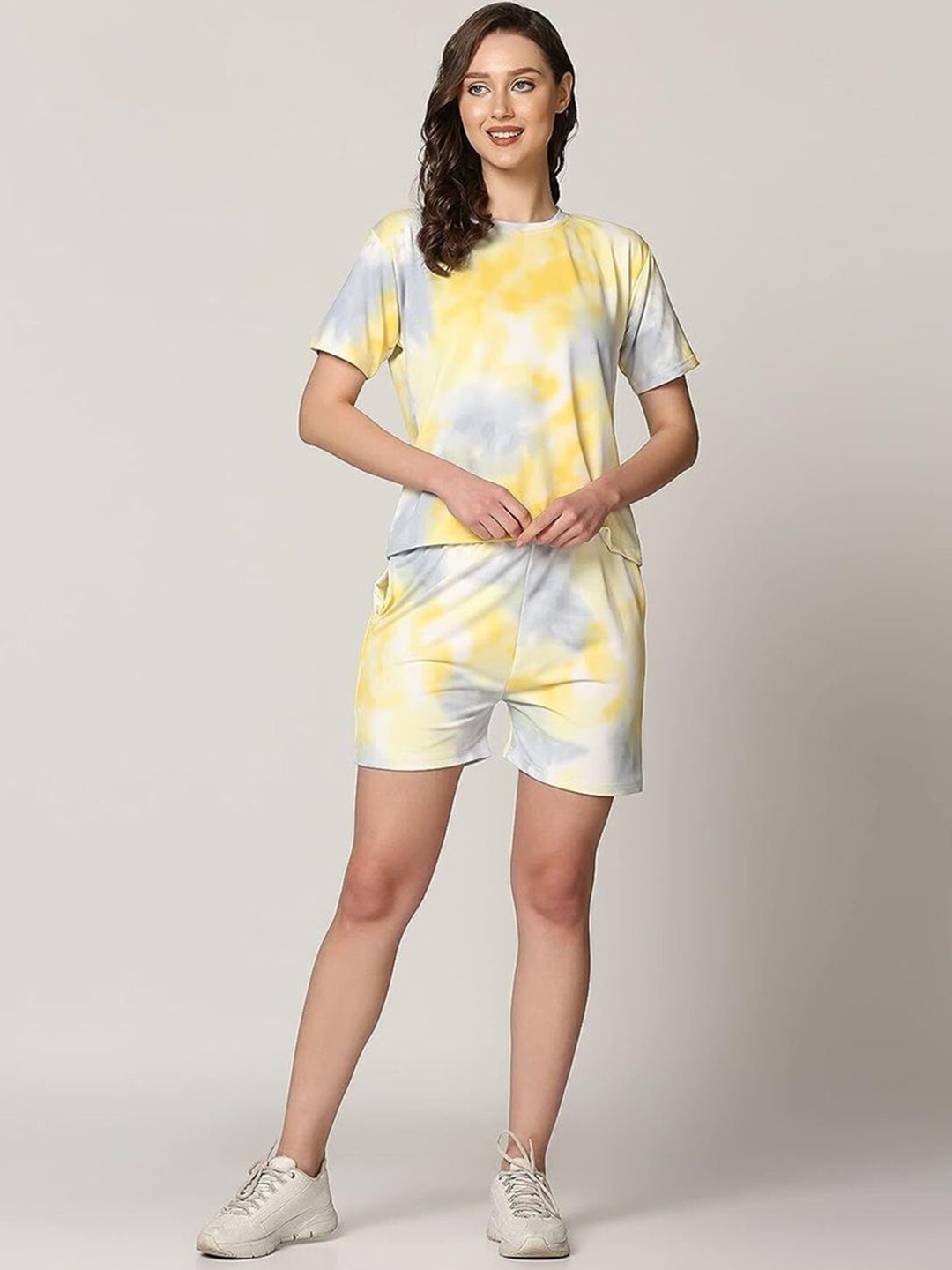 

XPIOX Dyed Tshirt With Shorts Co-Ords, Yellow